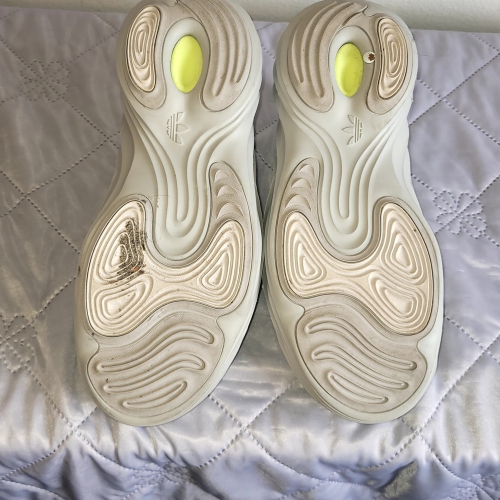 PUMA MB.02 "Whispers", a signature basketball shoe from LaMelo Ball. Size 8.5 - Picture 6 of 7